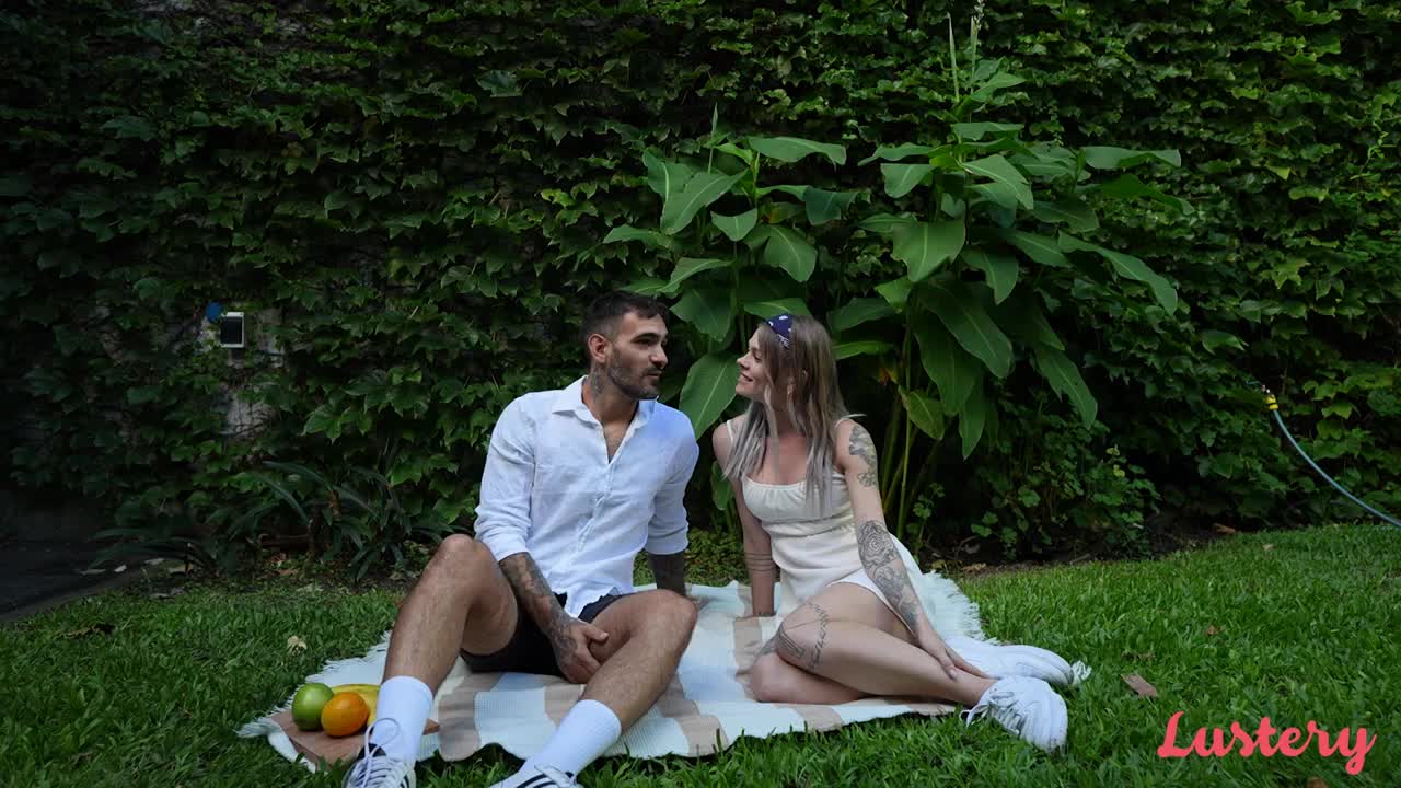 Lustery E Alex And Sammm A Very Pleasurable Picnic FETiSH - Porn video | ePornXXX