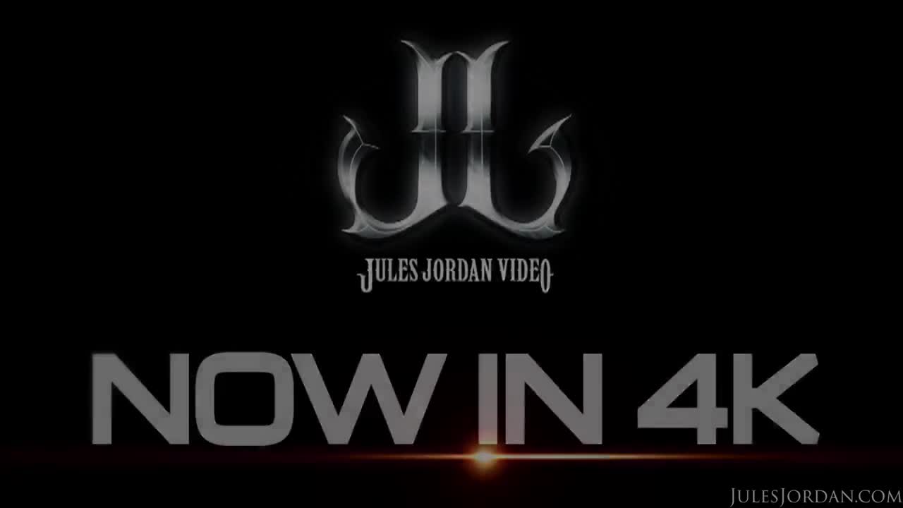JulesJordan Violet Gems Yoga Session Gets Interrupted By Jules Jordan PP - Porn video | ePornXXX