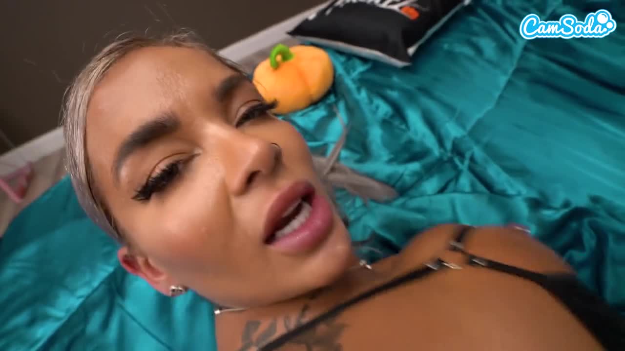 CamSoda Hayley Des Big Ass Blonde Fucked And Cum On Pumpkin Cosplay - Porn video | ePornXXX