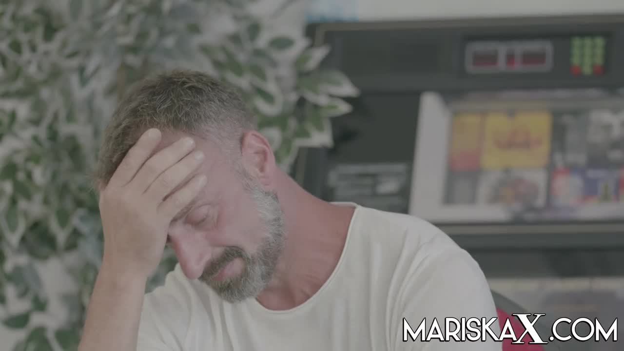 MariskaX Pascal Nails Zaawaadi While Visiting A Cafe LEWD - Porn video | ePornXXX