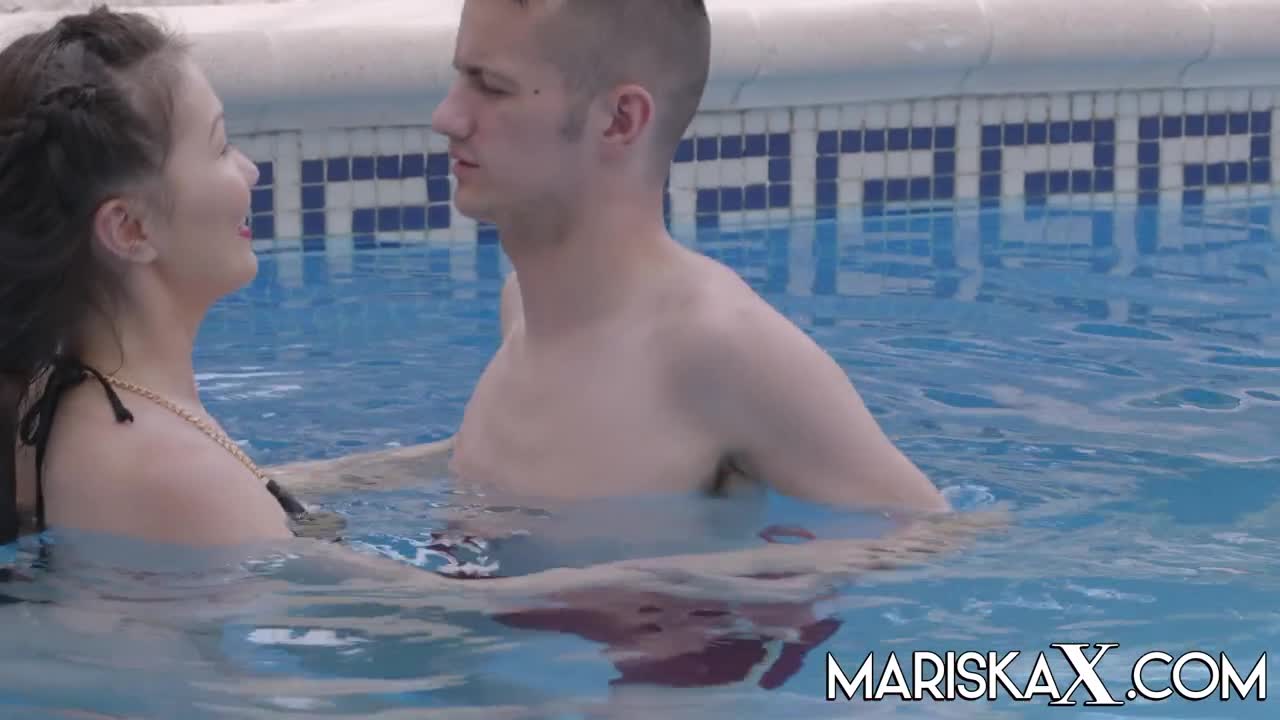 MariskaX Mariska And Luna True Love Double Pussy Fun At The Pool LEWD - Porn video | ePornXXX