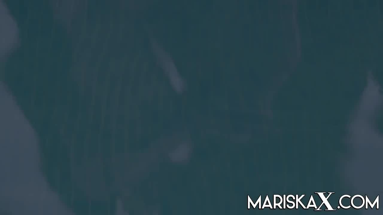 MariskaX Luna True Love And Valentina Ricci Swapping LEWD - Porn video | ePornXXX