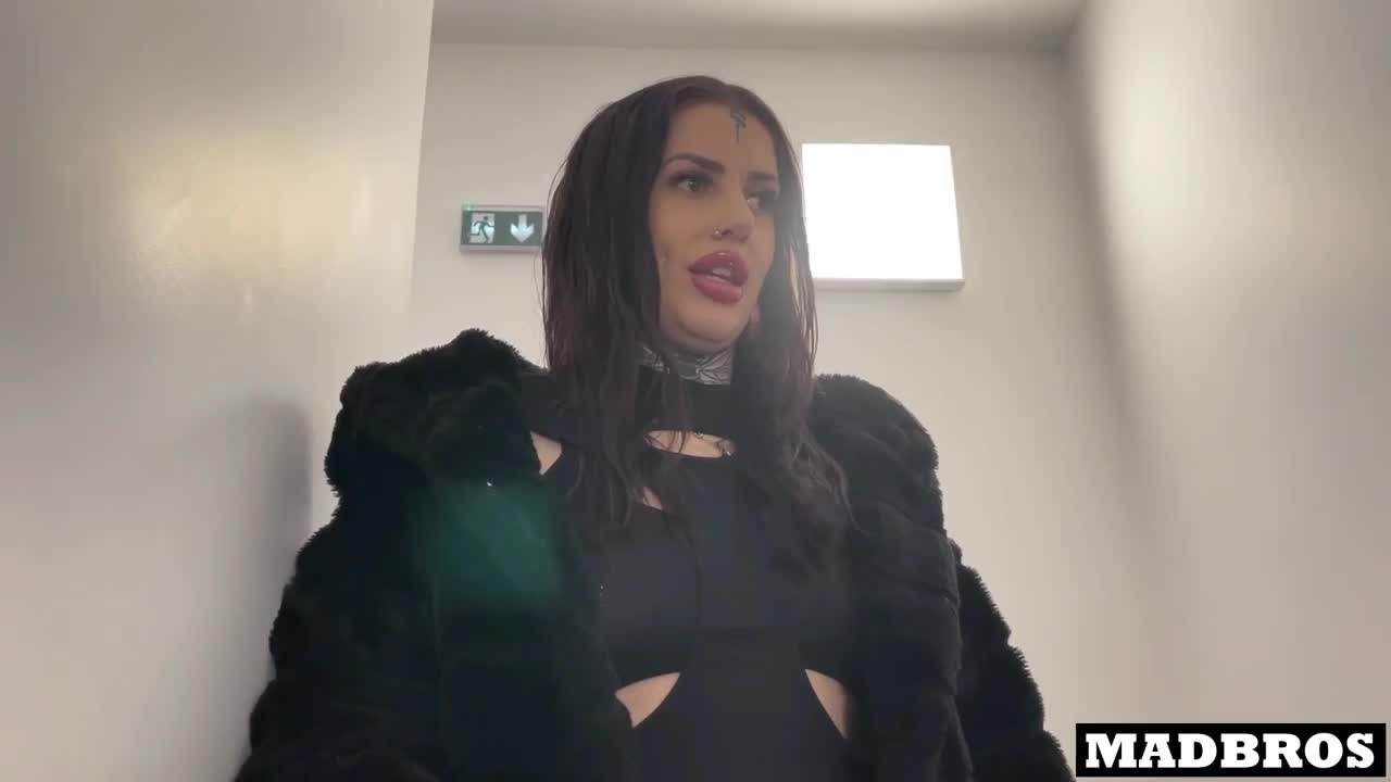 MadBros Laetitia Versace The French Gothic Comes Back To Get Fucked In The Hallway PP - Porn video | ePornXXX