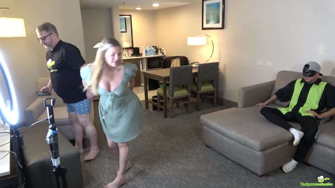 TadpolexStudio Wisconsin Tiff Gangbang With Anal With A Bukkake Ending FETiSH - Porn video | ePornXXX